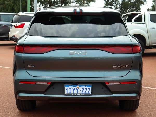 2025 BYD Sealion 8 Premium AWD Hybrid Automatic