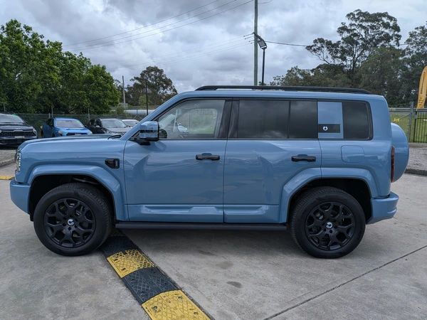 2025 Denza B5 Leopard Hybrid 4WD