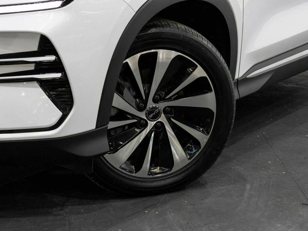 2025 Byd Sealion 6 Premium Hybrid AWD with panoramic sunroof and premium sound system