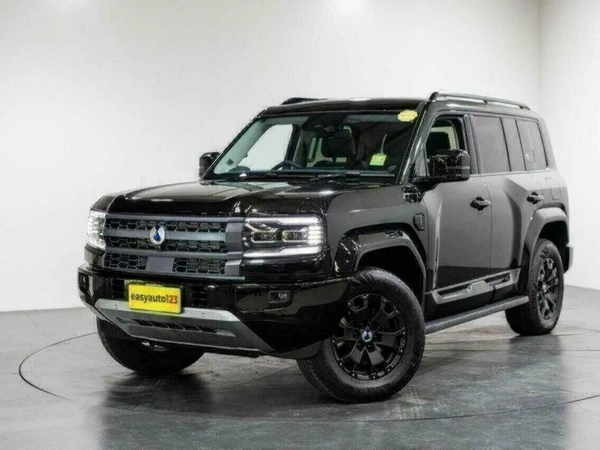 2025 Denza B5 Hybrid AWD with Electric Motor and Rear-Wheel Drive System