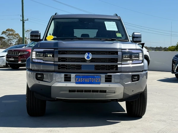 2025 Denza B5 Hybrid AWD