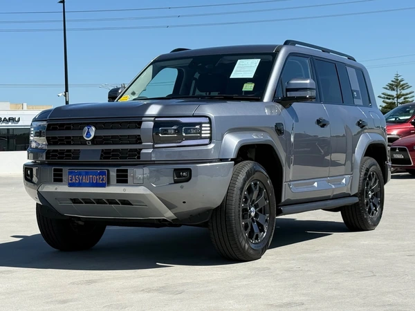 2025 Denza B5 Hybrid AWD
