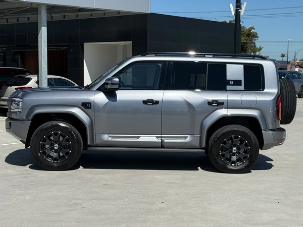 2025 Denza B5 Hybrid AWD