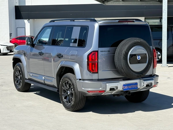 2025 Denza B5 Hybrid AWD