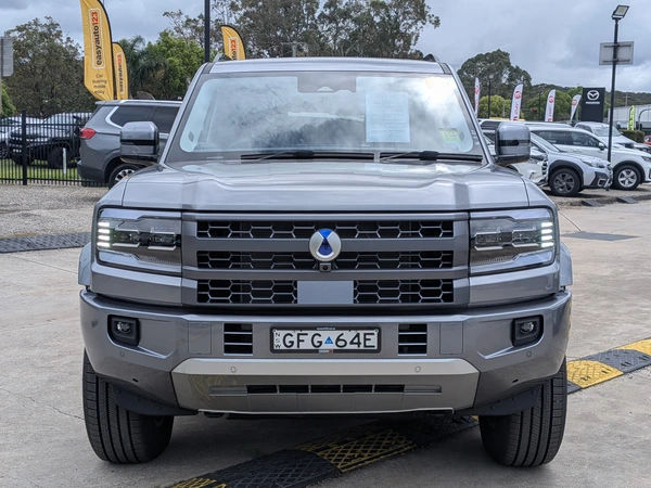 2025 Denza B5 Hybrid 4WD Automatic