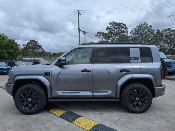 2025 Denza B5 Hybrid 4WD Automatic