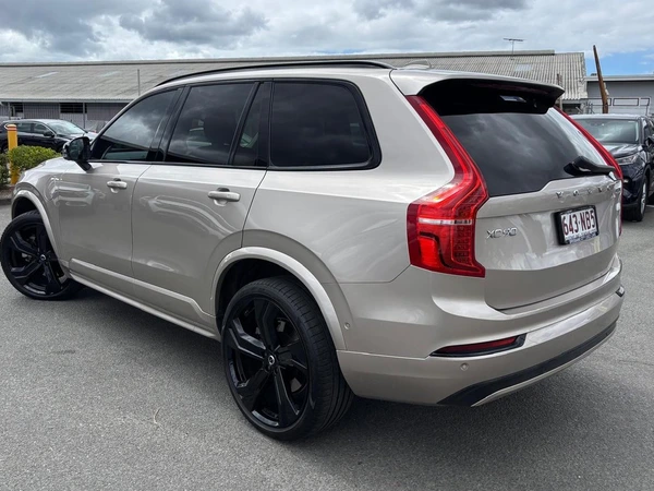2023 Volvo XC90 Ultimate T8 Plug-In Hybrid AWD