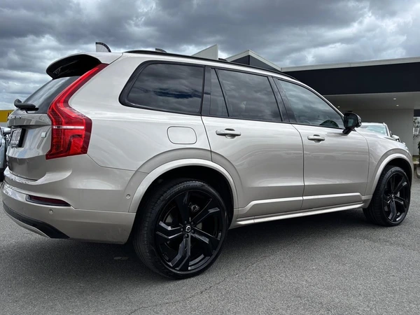 2023 Volvo XC90 Ultimate T8 Plug-In Hybrid AWD