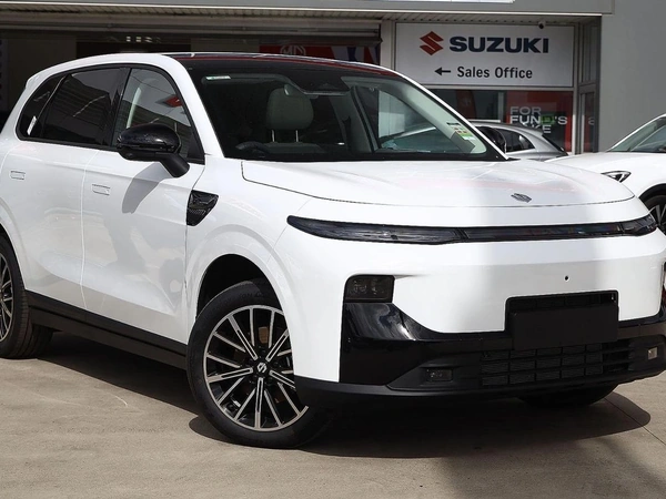 2026 Leapmotor B10 Design Hybrid Automatic AWD