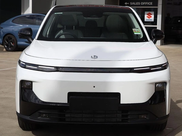 2026 Leapmotor B10 Design Hybrid Automatic AWD