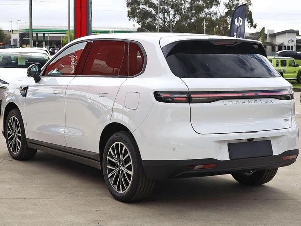 2026 Leapmotor B10 Design Hybrid Automatic AWD